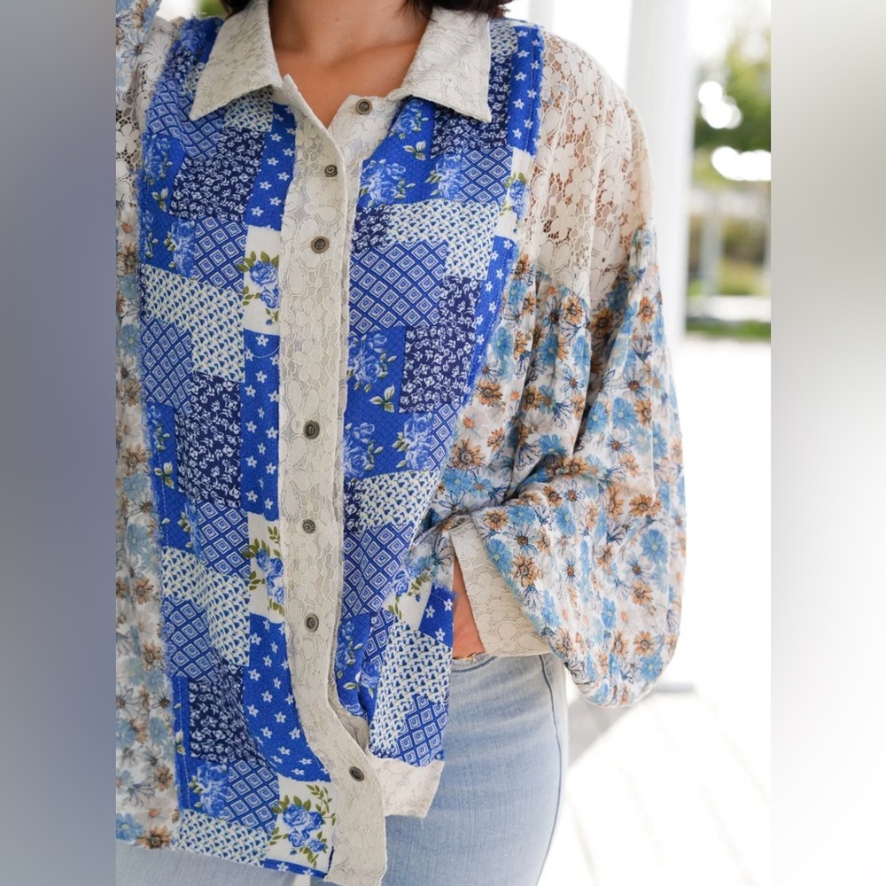 🔹New Listing🔹 POL Patchwork Blue Floral Button-Up Blouse